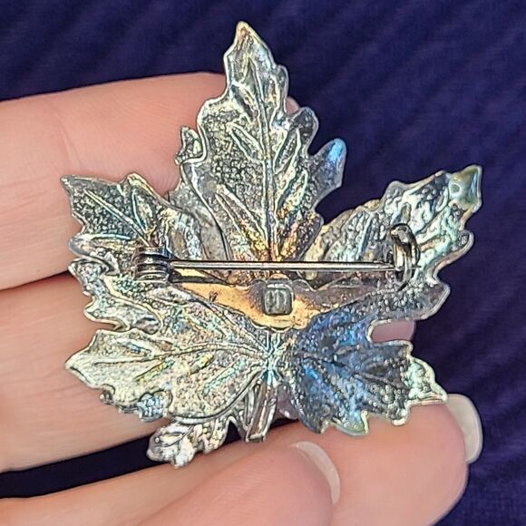 Vintage Maple Leaf Design Brooch Pin - Picture 4 of 4